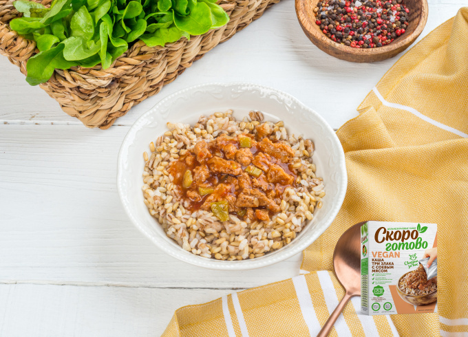 ТМ «Скоро готово» Каша «Три злака» с соевым мясом, 275 г. Vegan ТМ «Скоро готово» Каша «Три злака» с соевым мясом, 275 г. Vegan