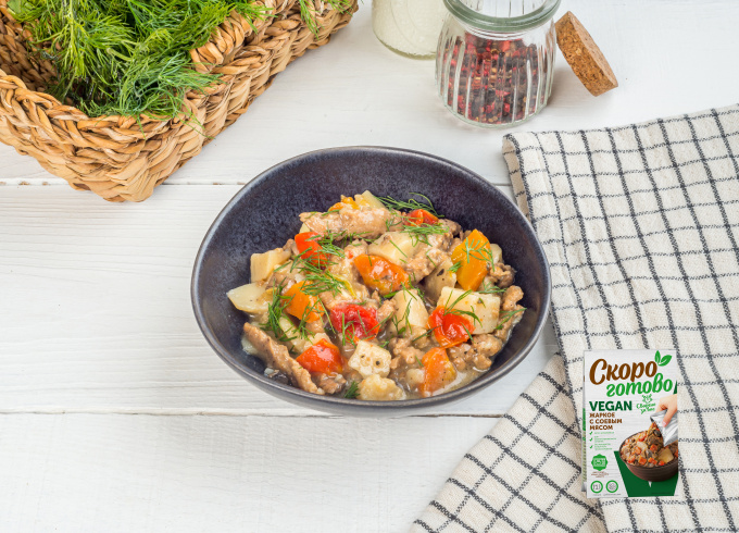 ТМ «Скоро готово» Жаркое с соевым мясом, 250 г. Vegan